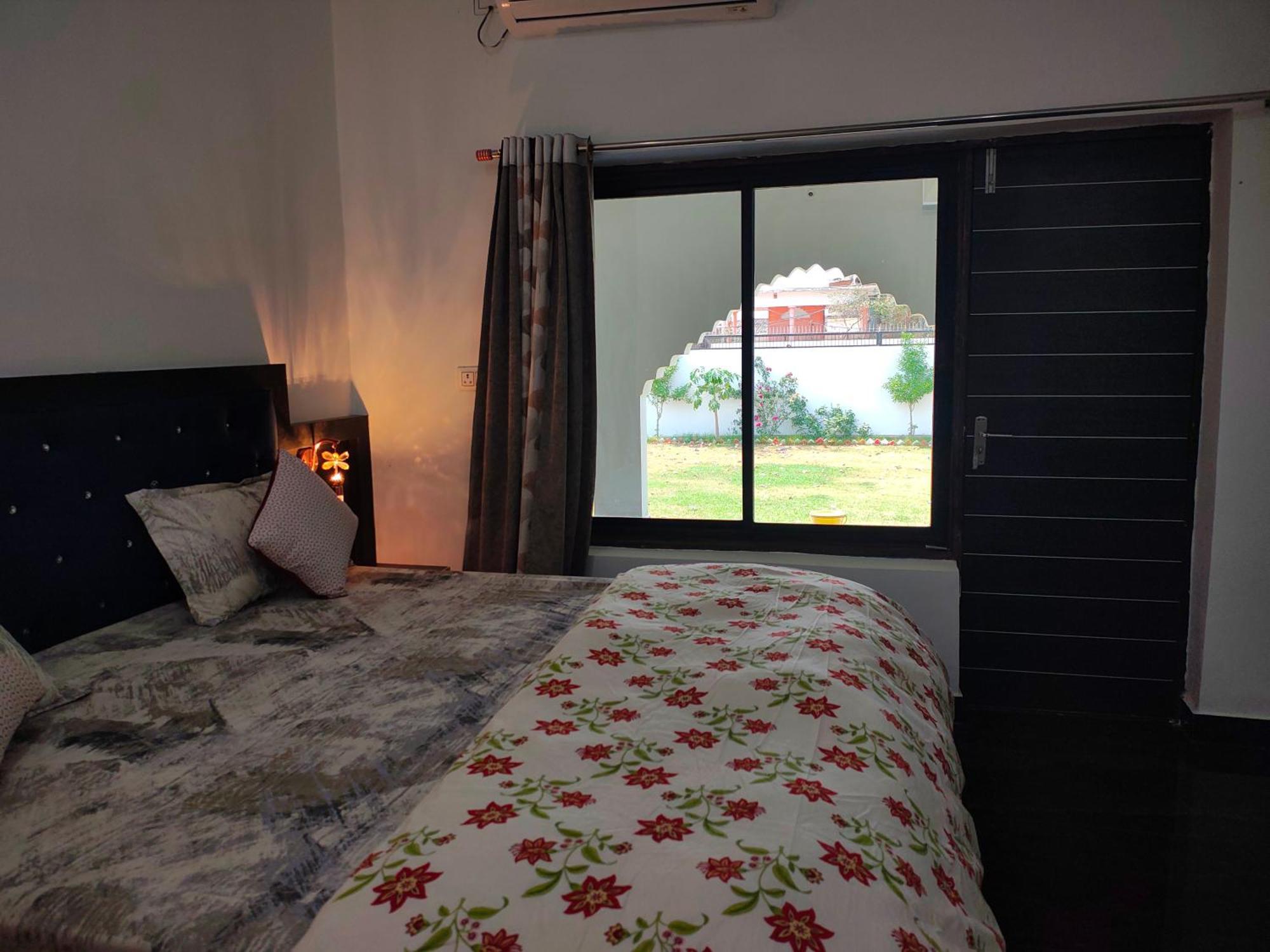 Prem Home Stay Кхаджурахо Экстерьер фото