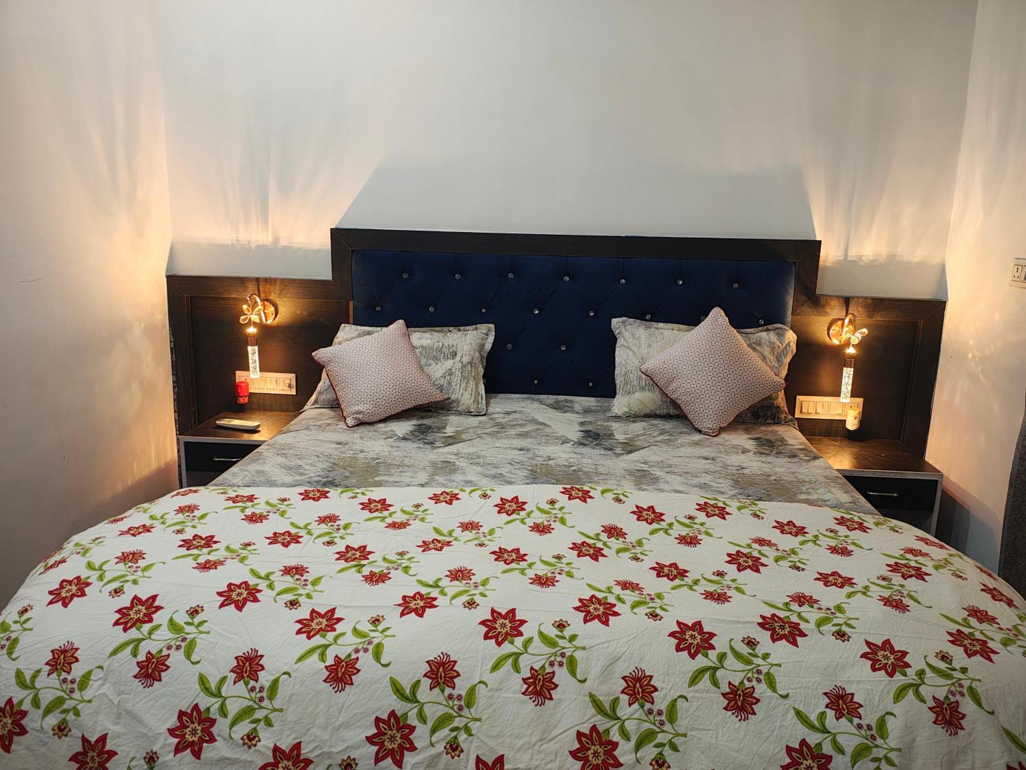 Prem Home Stay Кхаджурахо Экстерьер фото