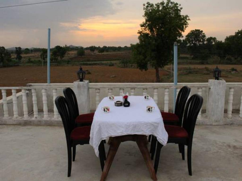 Prem Home Stay Кхаджурахо Экстерьер фото